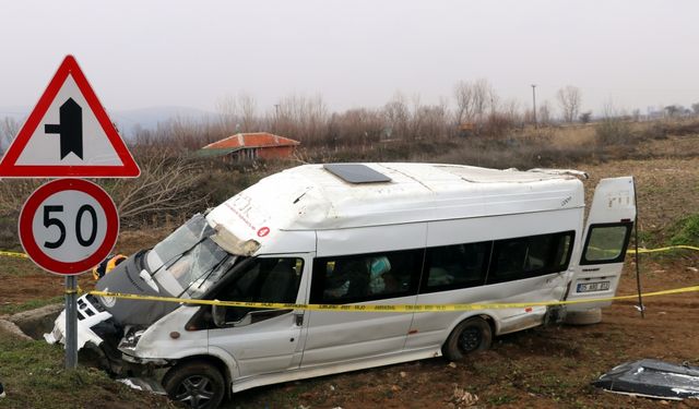 GÜNCELLEME - Amasya'da tarım işçilerini taşıyan minibüs devrildi, 19 kişi yaralandı