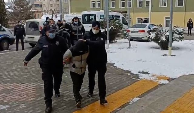 GÜNCELLEME - Kuyumcu dükkanını soydukları iddiasıyla yakalanan 6 şüpheli tutuklandı