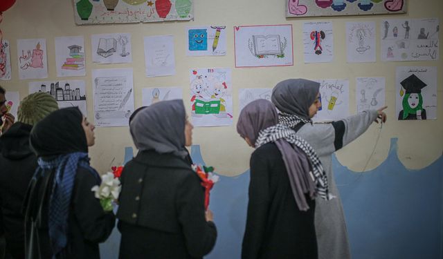 İDLİB - Suriyeli öğrenciler, savaşla geçen 11 yılı ve gelecek umutlarını resmetti