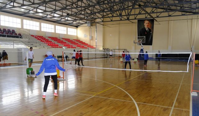 İşitme Engelliler Badminton Milli Takımı Yozgat'ta kampa girdi