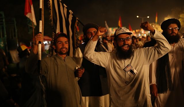 İSLAMABAD - Pakistan'da muhalefet partilerinin hükümet karşıtı gösterileri sürüyor