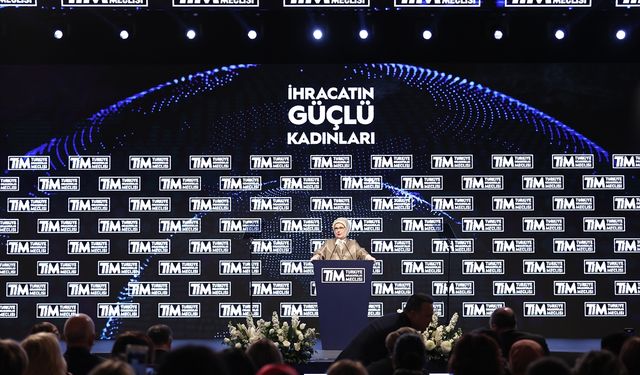 İSTANBUL - Emine Erdoğan "İhracatın Güçlü Kadınları Ödül Töreni"nde konuştu (1)