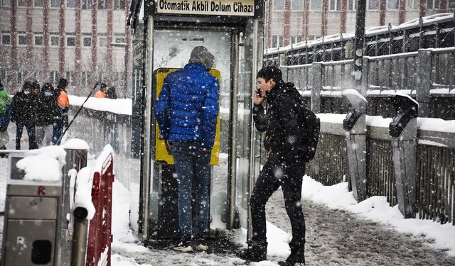 İSTANBUL - Kar yağışı sabah saatlerinde etkisini artırdı - Üsküdar ve Fatih