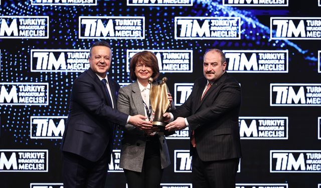 İSTANBUL - TİM Başkanı Gülle, İhracatın Güçlü Kadınları Ödül Töreni'nde konuştu