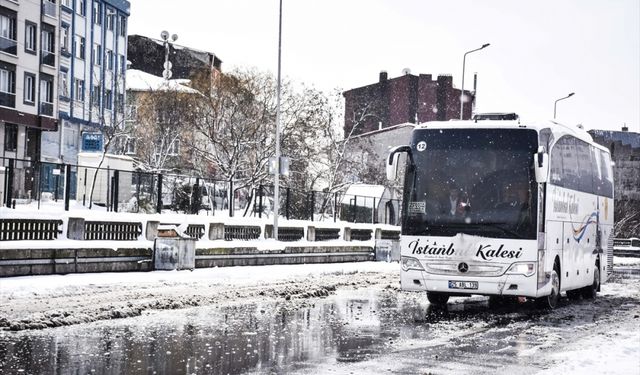 İstanbul'da yapılamayan seferler nedeniyle otogarlarda yoğunluk yaşanıyor