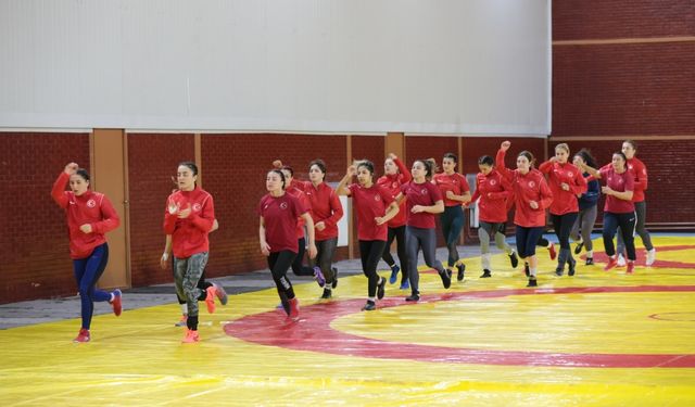 Kadın Güreş Milli Takımı, Avrupa Şampiyonası hazırlıklarını Bolu'da sürdürüyor