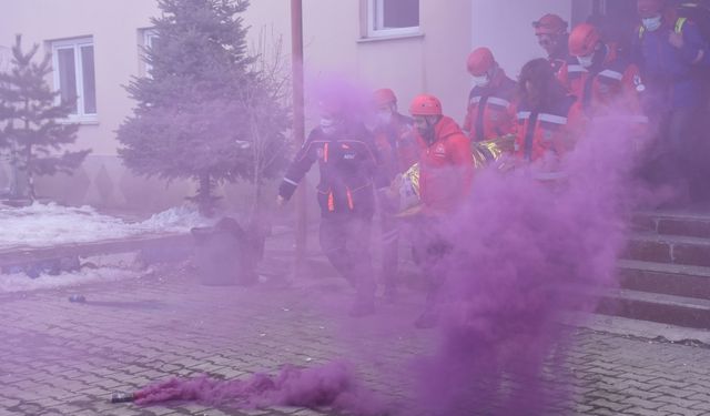 Kars'ta 260 personelin katılımıyla patlamalı yangın tatbikatı yapıldı
