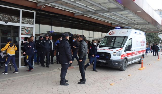 Kilis'te bir polis silahla biri eşi olan 2 hemşireyi yaraladı