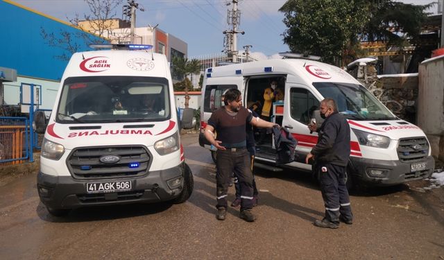 Kocaeli'de arızalanan kalıp makinesinden fırlayan parçalar 3 işçiyi yaraladı