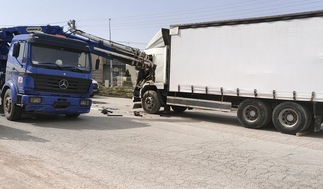 Kocaeli'de vincin çarptığı kamyonun sürücüsü yaralandı