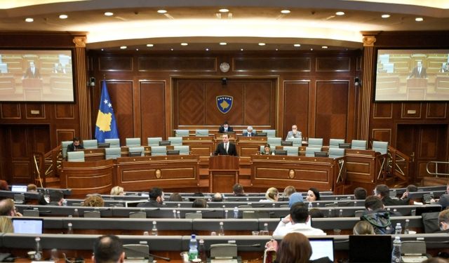Kosova Meclisi eşcinsellerin medeni birlikteliklerini öngören tasarıyı onaylamadı