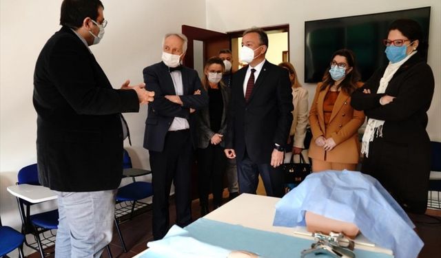 Kosova Sağlık Bakanı Latifi, Ege Üniversitesi Tıp Fakültesini ziyaret etti