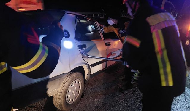 Manisa'da kamyonla çarpışan otomobilin sürücüsü öldü