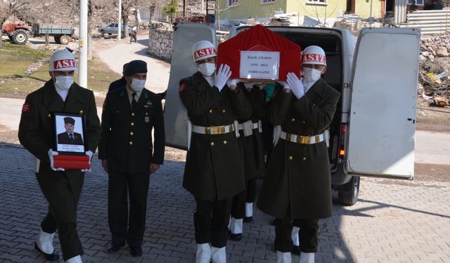 Manisa'da vefat eden Kore gazisi Halil Çiydem'in cenazesi toprağa verildi