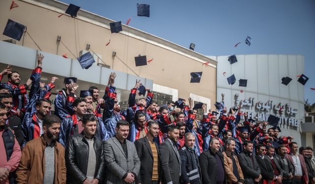Midmar Organizasyonu, İdlib'de 104 hemşirelik öğrencisini mezun etti