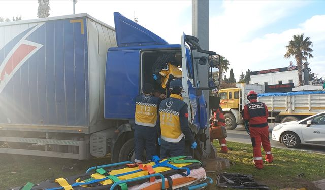 MUĞLA - Bodrum'da kaza yapan kamyonet sürücüsü ağır yaralandı