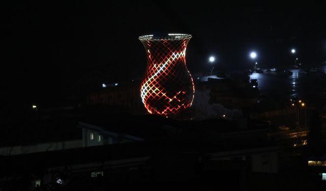 RİZE -  "Çay Bardağı Kulesi" Kadınlar Günü dolayısıyla aydınlatıldı