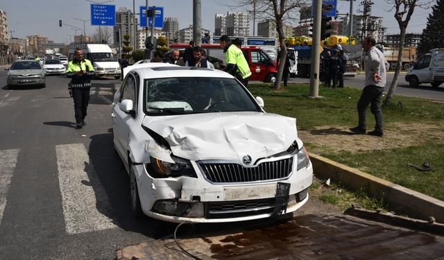 Şanlıurfa'da iki otomobilin çarpıştığı kazada 6 kişi yaralandı