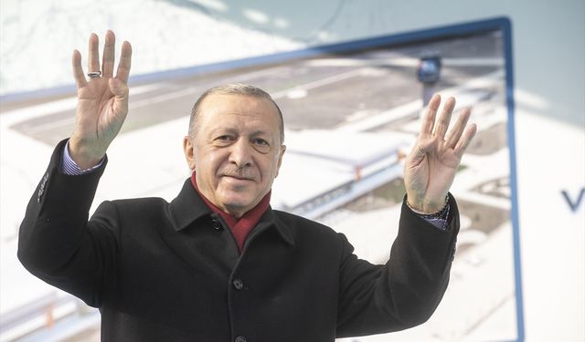 TOKAT - Cumhurbaşkanı Erdoğan: "İnşallah tüm bu fedakarlıklarımıza değecek müreffeh bir gelecek bizi bekliyor"
