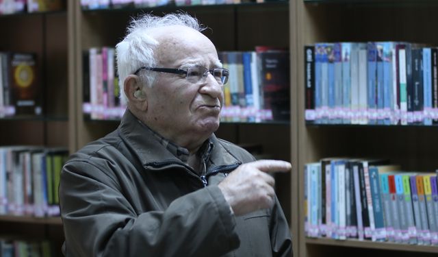 YALOVA - Kitap kurdu emekli öğretmenin ömrü okumakla geçti