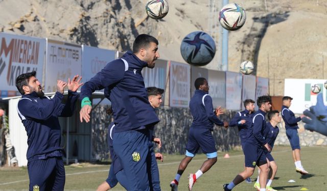Yeni Malatyaspor Teknik Direktörü Arslan'dan takıma katılmayan oyunculara sitem: