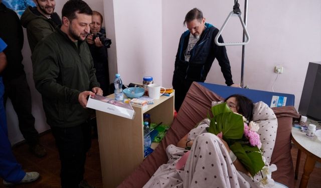 Zelenskiy, Rusya'nın saldırıları sonucu yaralanan Kiev bölgesi sakinlerini ziyaret etti