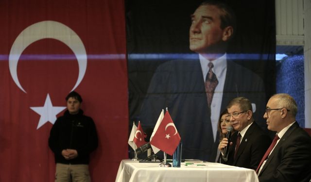 Ahmet Davutoğlu, basın mensuplarıyla bir araya geldi