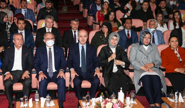 AK Parti Genel Başkanvekili Kurtulmuş, Diyarbakır'da "Gençlik Buluşması"na katıldı