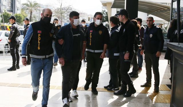 Antalya'da 14 kişinin yaralandığı kavgayla ilgili 8 kişi tutuklandı