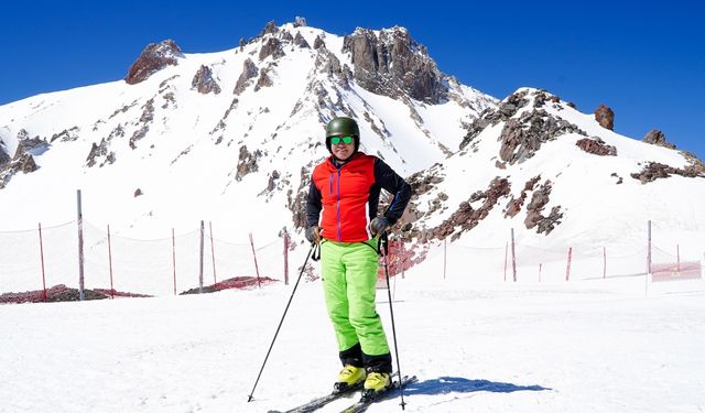 Avusturyalı eski şampiyon sporcu Marc Girardelli, Erciyes'te kayak yaptı