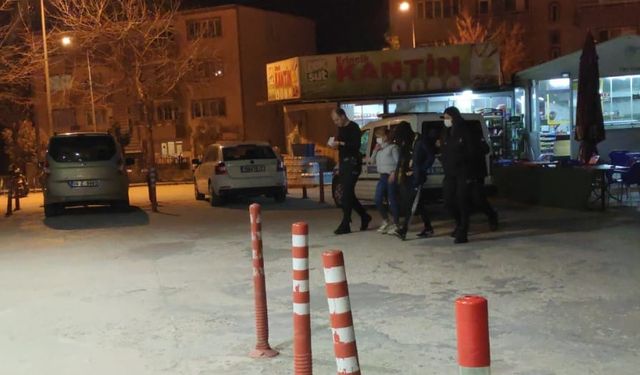 Bursa'da hırsızlık suçundan aranan 2 şüpheli, hırsızlık girişimi sırasında yakalandı