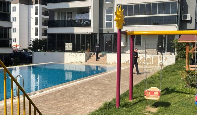 Bursa'da sitenin havuzunda boğulma tehlikesi geçiren çocuk tedaviye alındı
