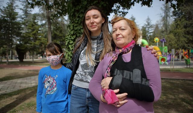 ÇORUM - Kırılan kolu savaş nedeniyle tedavi edilemeyen Ukraynalı kadın Çorum'da sağlığına kavuştu