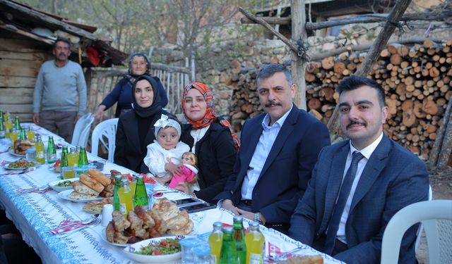 Çorum Valisi Çiftçi, kanseri yenen küçük Buğlem'in ailesiyle iftar yaptı