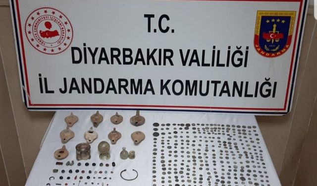 Diyarbakır'da tarihi eser niteliğinde olduğu değerlendirilen 420 sikke ele geçirildi