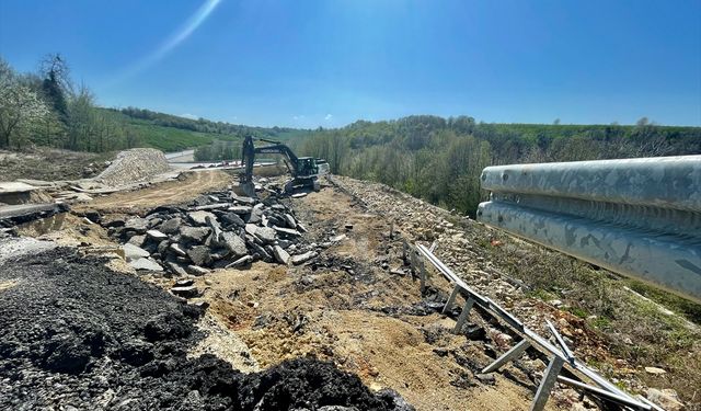 DÜZCE - Karadeniz Sahil Yolu'nda onarım çalışmaları yeniden başladı