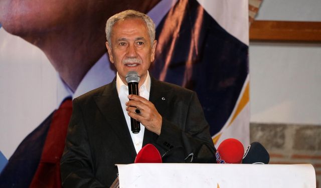 Eski TBMM Başkanı Arınç, Manisa'da AK Parti İl Başkanlığının iftar programına katıldı