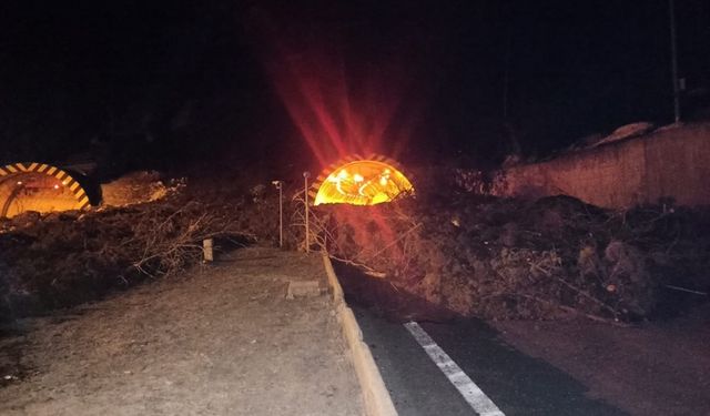 Bolu Dağı Tüneli'nin Düzce girişinde heyelan meydana geldi, yol trafiğe kapatıldı