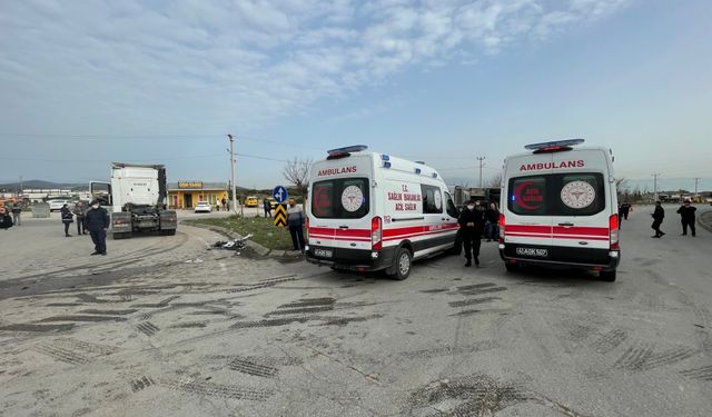 Kocaeli'de tanker ile servis midibüsü çarpıştı, 22 kişi yaralandı
