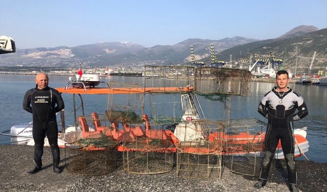 Hatay'da yasa dışı balık avlamada kullanılan 35 kafes ele geçirildi