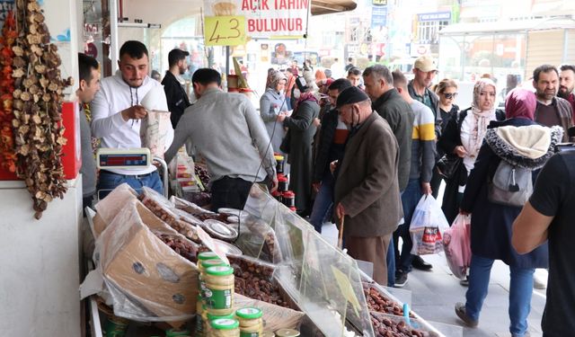 İç Anadolu'da ramazan öncesi çarşı ve pazarlarda yoğunluk yaşandı