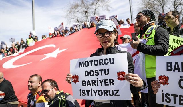 İSTANBUL - Ulaştırma ve Altyapı Bakanı Karaismailoğlu'ndan "motorcu dostu bariyere" tam destek