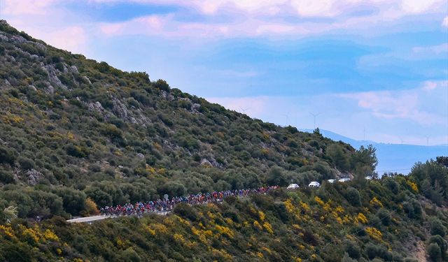 İZMİR - 57. Cumhurbaşkanlığı Türkiye Bisiklet Turu'nun ikinci etabını Kaden Alexander Groves kazandı (2)