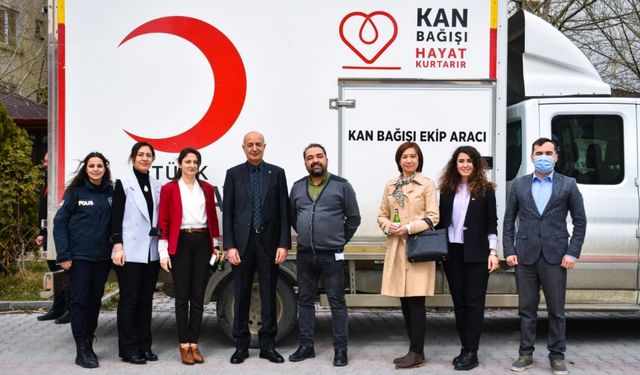 Kastamonu'da polisler Türk Kızılay'a kan bağışında bulundu