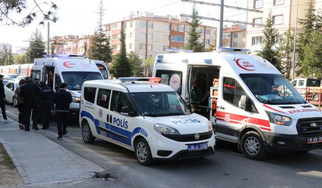 Kayseri'de bıçaklı kavgada 3 kişi yaralandı