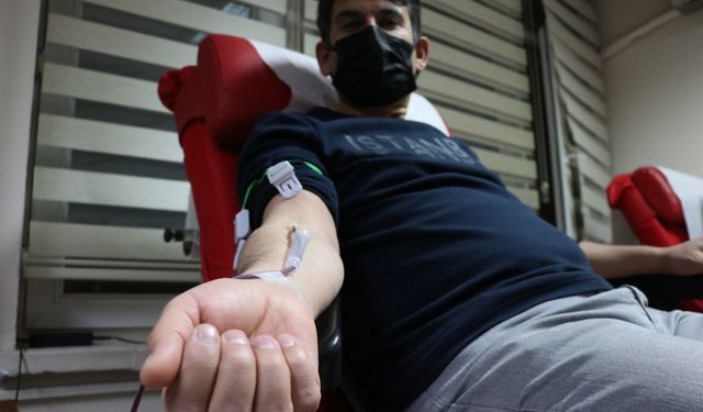 Kayseri'de öğretmenler iftardan sonra kanser hastası çocuklar için kan bağışı yaptı