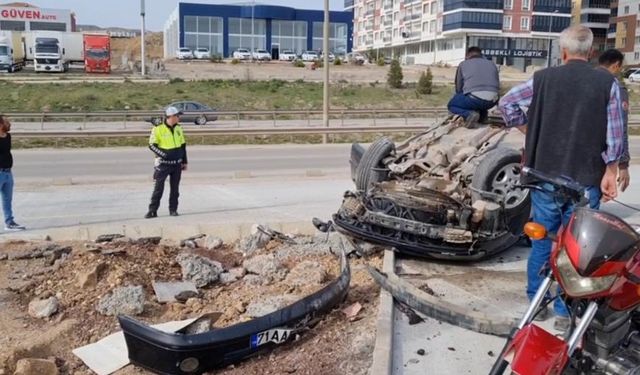 Kırıkkale'de devrilen otomobildeki 4 kişi yaralandı