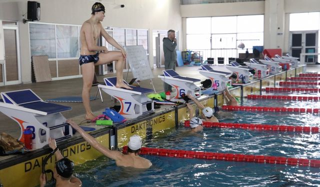 Litvanyalı milli yüzücüler Dünya Yüzme Şampiyonası için Erzurum'da kulaç atıyor