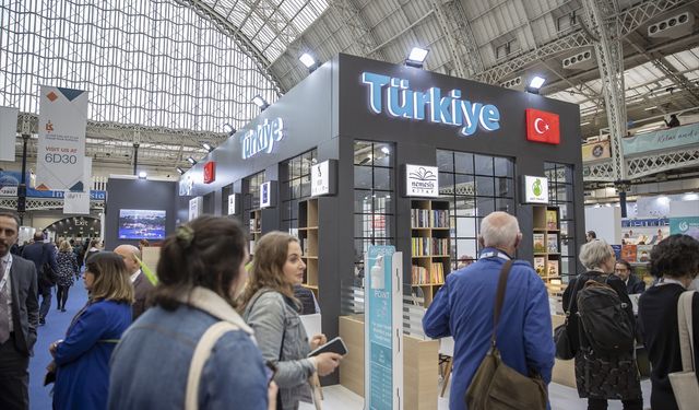 Londra Kitap Fuarı'nda "Türkiye" standı büyük ilgi gördü
