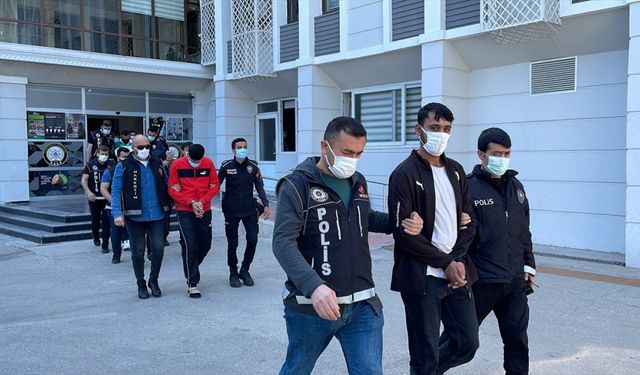 Mersin'de uyuşturucu operasyonunda yakalanan 11 zanlıdan 3'ü tutuklandı